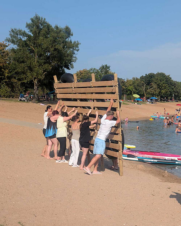 Floßbau beim Peras Azubi-Event 2026